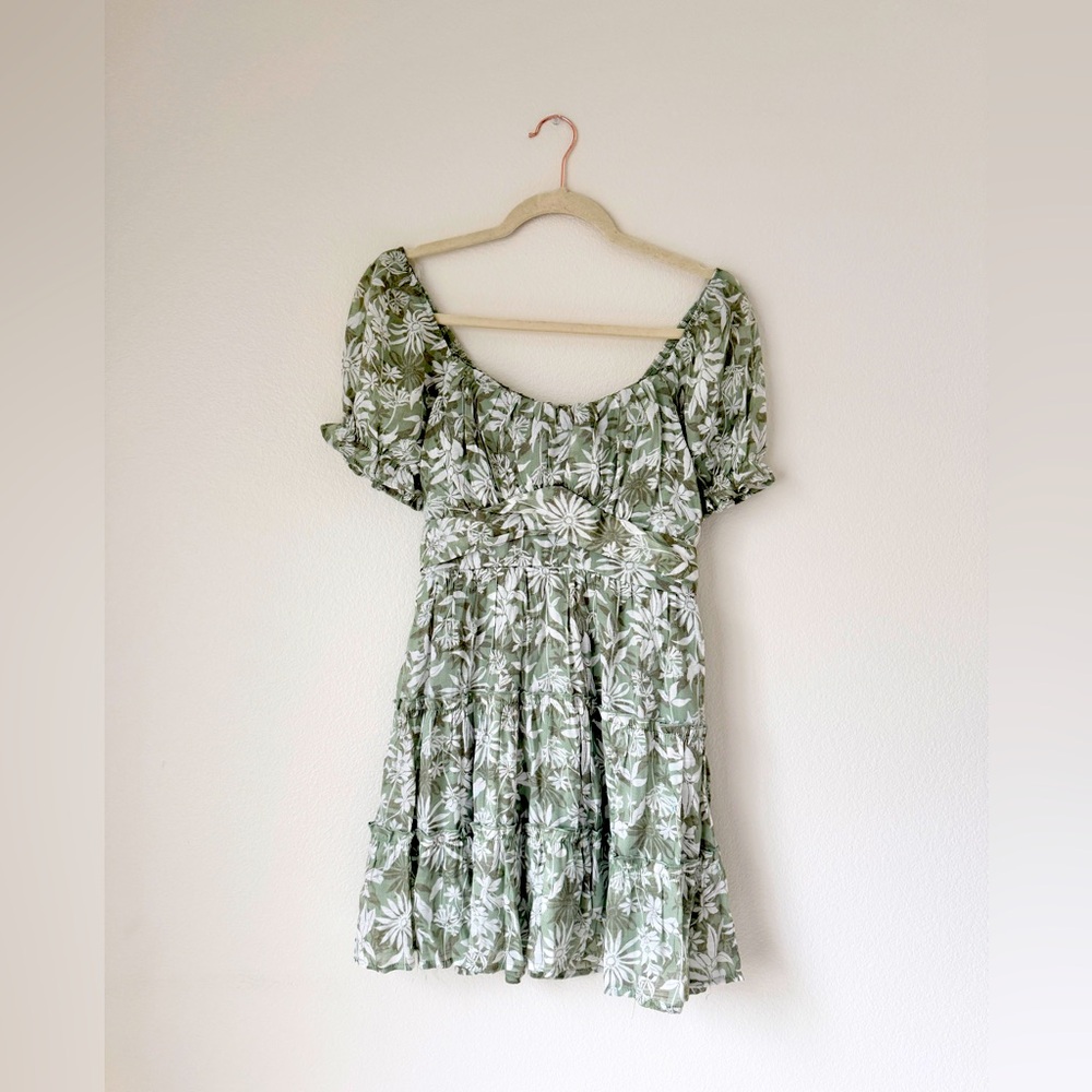💚 Trixxi Green and White Floral Mini Dress